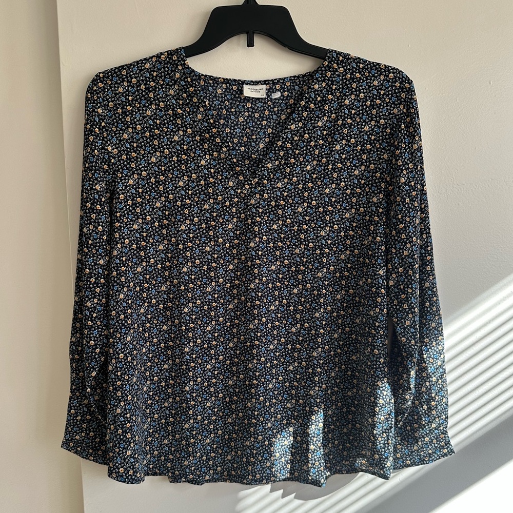 Chic Floral V-Neck Blouse